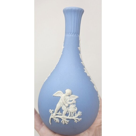 Vintage Wedgwood Blue Jasperware Bud Vase Cherubs 5.25" - Picture 2 of 10